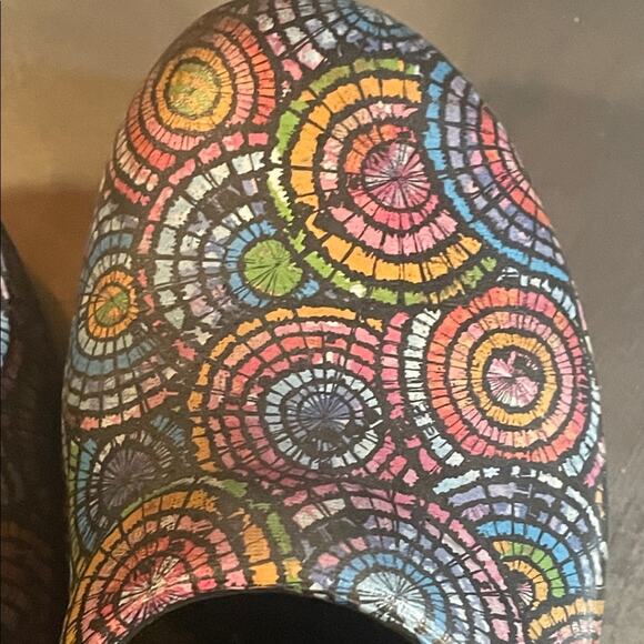 Crocs Colorful Patterned Women's Shoes. 9 - Picture 5 of 5